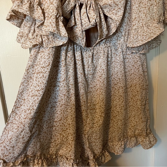 Romper - Picture 2 of 5